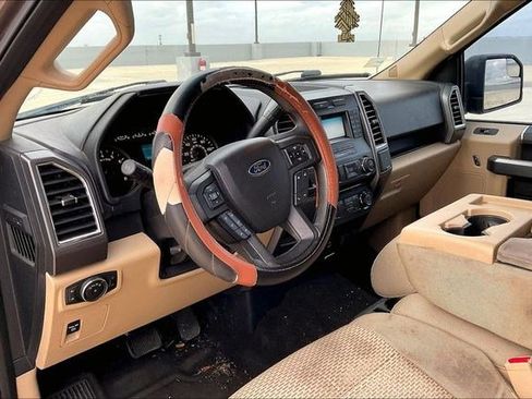 Used 2015 Ford F150 XLT image 7