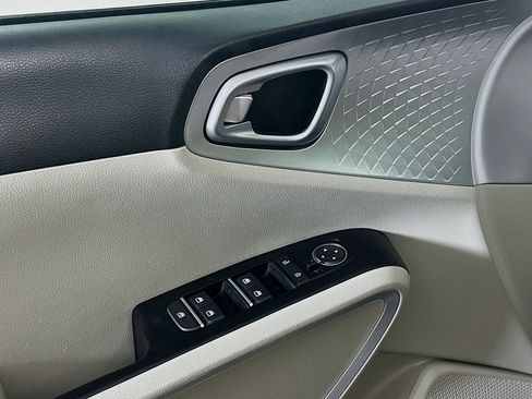 Used 2023 Kia Soul LX image 15