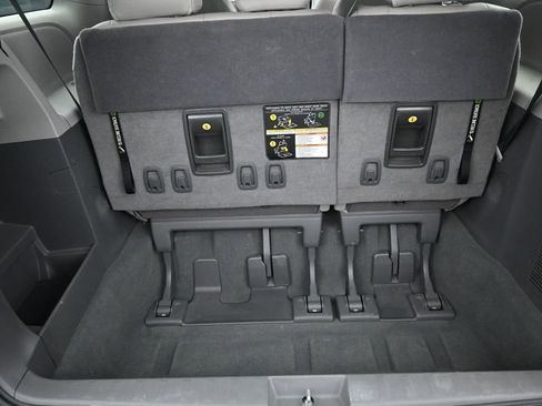 Used 2020 Toyota Sienna L FWD image 26