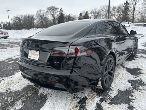 Used 2022 Tesla Model S Plaid image 8
