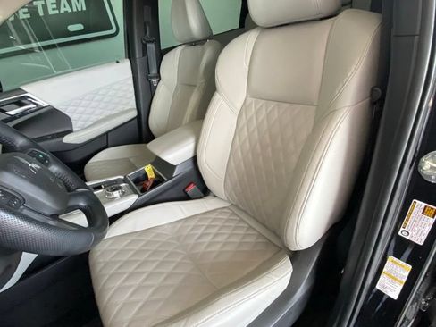 Used 2024 Mitsubishi Outlander SEL FWD image 11
