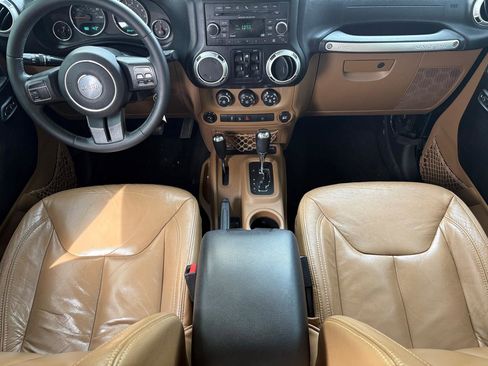 Used 2013 Jeep Wrangler Unlimited Sahara image 8