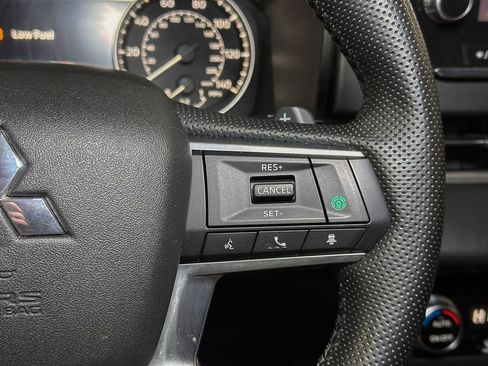 Used 2024 Mitsubishi Outlander SE AWD/4WD image 38
