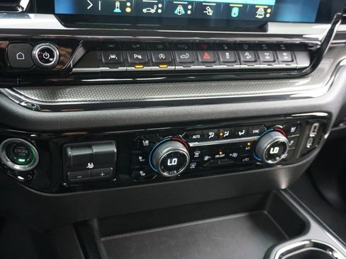 Used 2022 Chevrolet Silverado 1500 ZR2 w/ Technology Package image 21