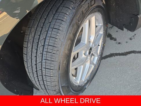 Used 2024 Ford Edge SEL image 32