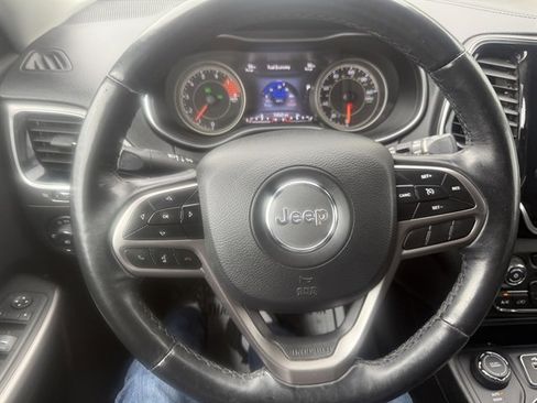 Used 2019 Jeep Cherokee Limited AWD/4WD image 13
