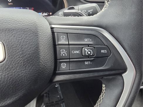 Used 2024 Jeep Grand Cherokee Altitude image 28