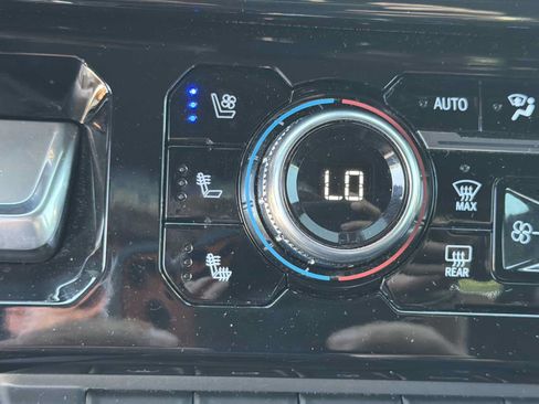 Used 2025 GMC Sierra 1500 AT4 w/ AT4 Premium Package AWD/4WD image 9