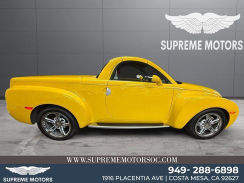 Used 2005 Chevrolet SSR w/ Preferred Equipment Group image 1