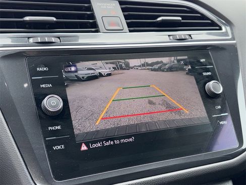 Used 2022 Volkswagen Tiguan SE R-Line image 8