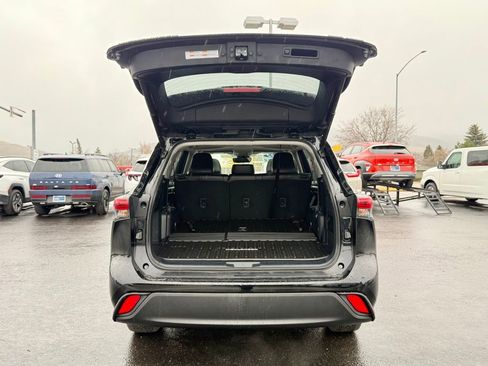 Used 2022 Toyota Highlander XLE image 39