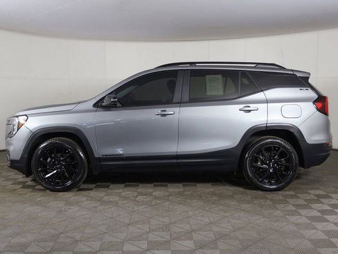 Used 2024 GMC Terrain SLE w/ Elevation Edition image 17