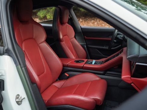 Used 2022 Porsche Taycan image 24