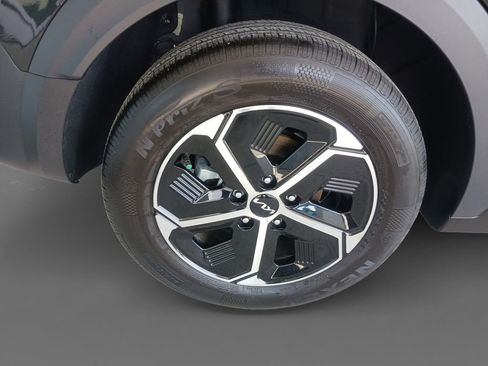 Used 2024 Kia Niro EX image 10