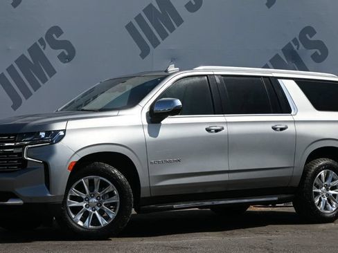 Used 2023 Chevrolet Suburban Premier RWD image 1