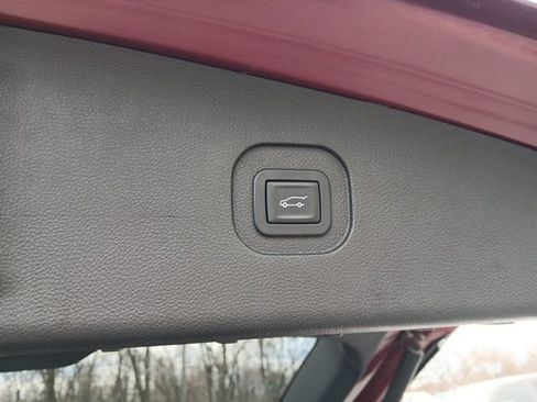 Used 2017 Chevrolet Equinox Premier w/ Enhanced Convenience Package image 11