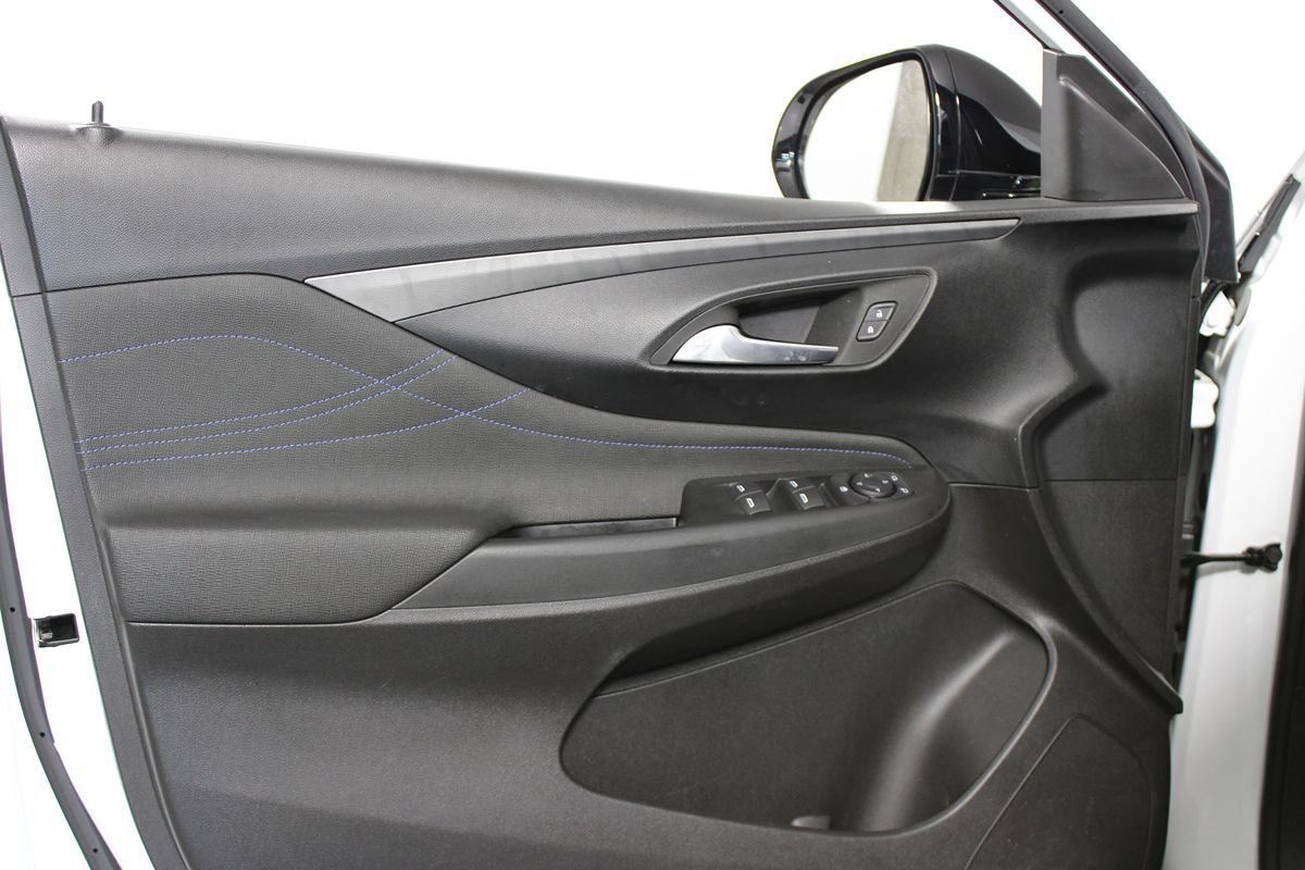 Used 2025 Buick Envista Sport Touring FWD image 9
