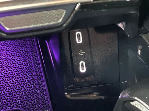 Used 2025 Mercedes-Benz GLC 350e 4MATIC image 48