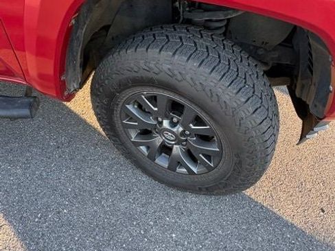 Used 2021 Toyota Tacoma SR5 image 12