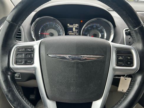 Used 2013 Chrysler Town & Country Touring image 16