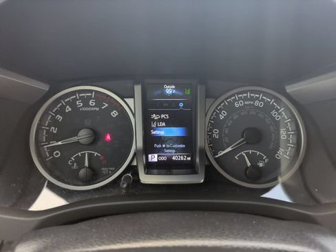 Used 2022 Toyota Tacoma SR5 w/ Technology Package RWD image 21