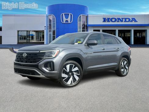 Used 2025 Volkswagen Atlas Cross Sport SE image 2