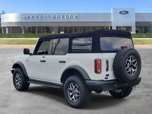 Used 2022 Ford Bronco Badlands image 3