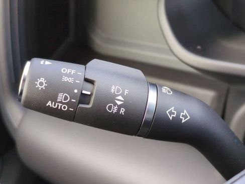 New 2026 Land Rover Defender 130 X-Dynamic SE image 29