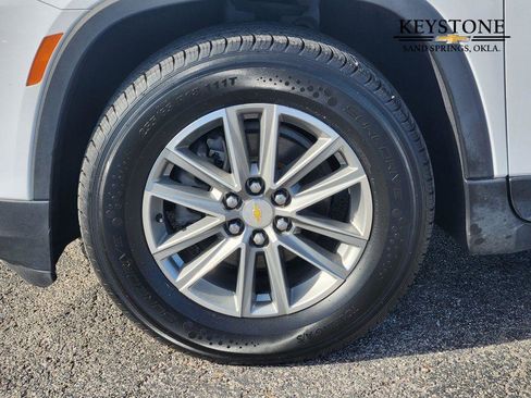Used 2023 Chevrolet Traverse LT image 13