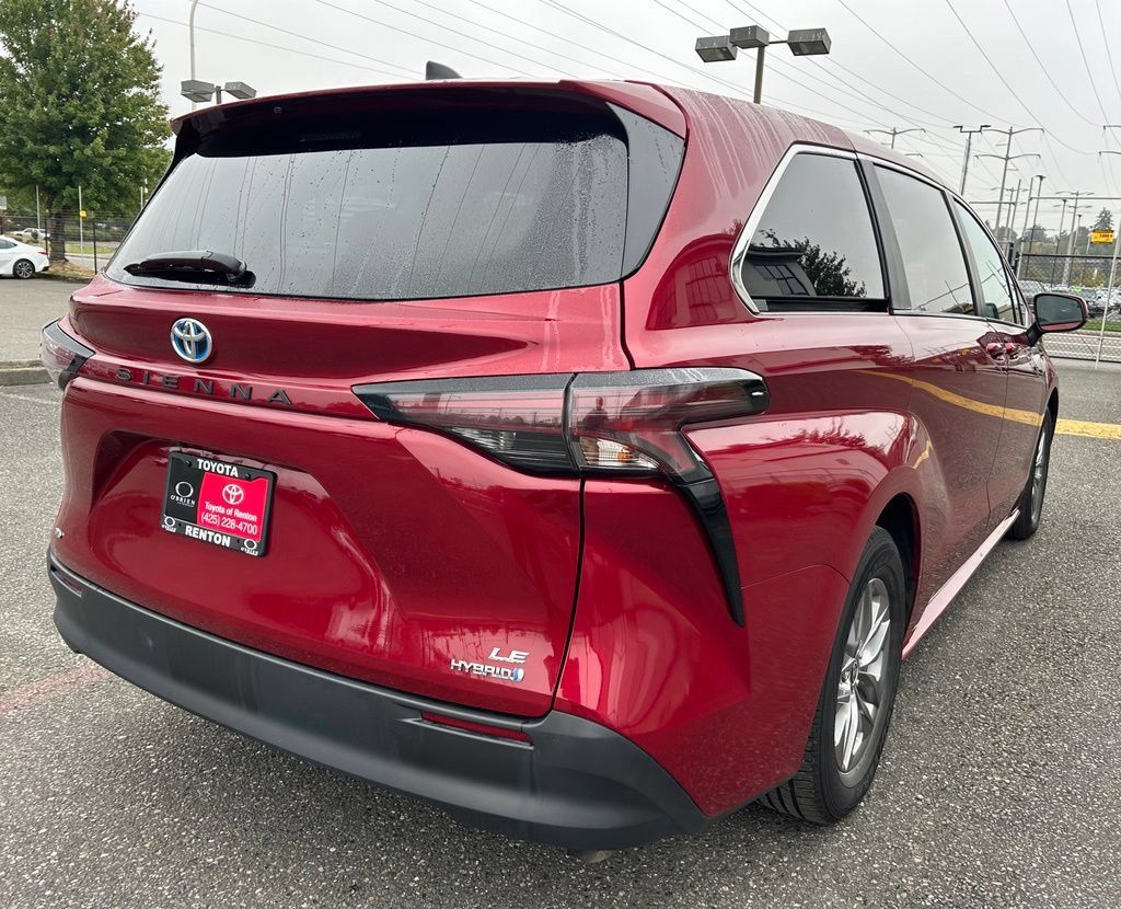 Certified 2024 Toyota Sienna LE AWD/4WD image 5
