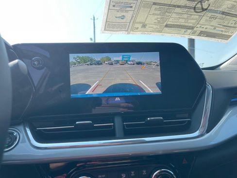 New 2025 Chevrolet Trax LT w/ LT Convenience Package image 6