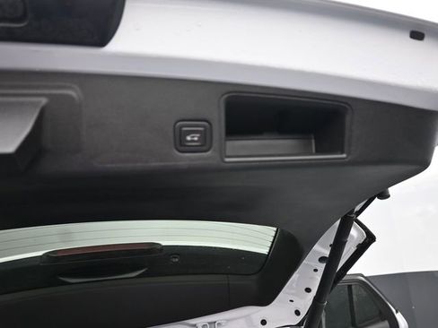 Used 2024 GMC Terrain SLT image 7