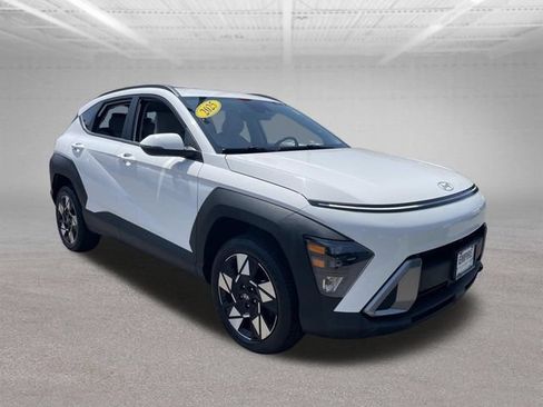 Used 2025 Hyundai Kona SEL AWD/4WD image 4