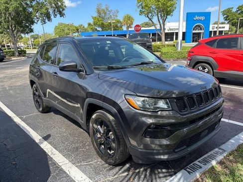 Used 2021 Jeep Compass Latitude FWD image 3