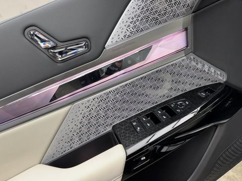 Certified 2023 BMW 760i xDrive w/ Executive Package image 11