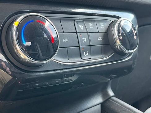 Used 2025 Chevrolet TrailBlazer LT AWD/4WD image 16