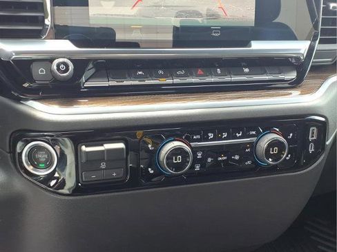 Used 2025 Chevrolet Silverado 1500 LT AWD/4WD image 14