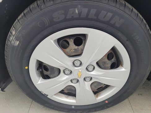 Used 2017 Chevrolet Cruze LS FWD image 31