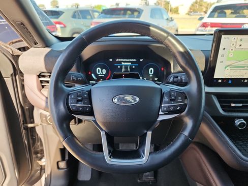 Used 2025 Ford Explorer Platinum w/ LUX Leather Package AWD/4WD image 16