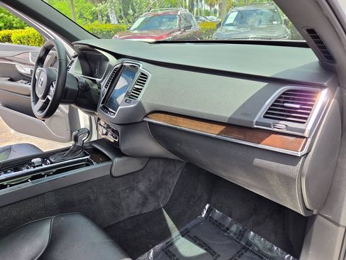 Used 2019 Volvo XC90 T5 Momentum w/ Protection Package Premier FWD image 23