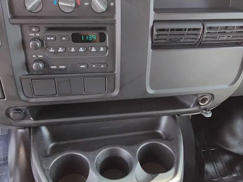 Used 2005 GMC Savana 3500 RWD image 12