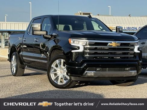 Used 2025 Chevrolet Silverado 1500 High Country w/ High Country Premium Package AWD/4WD image 2