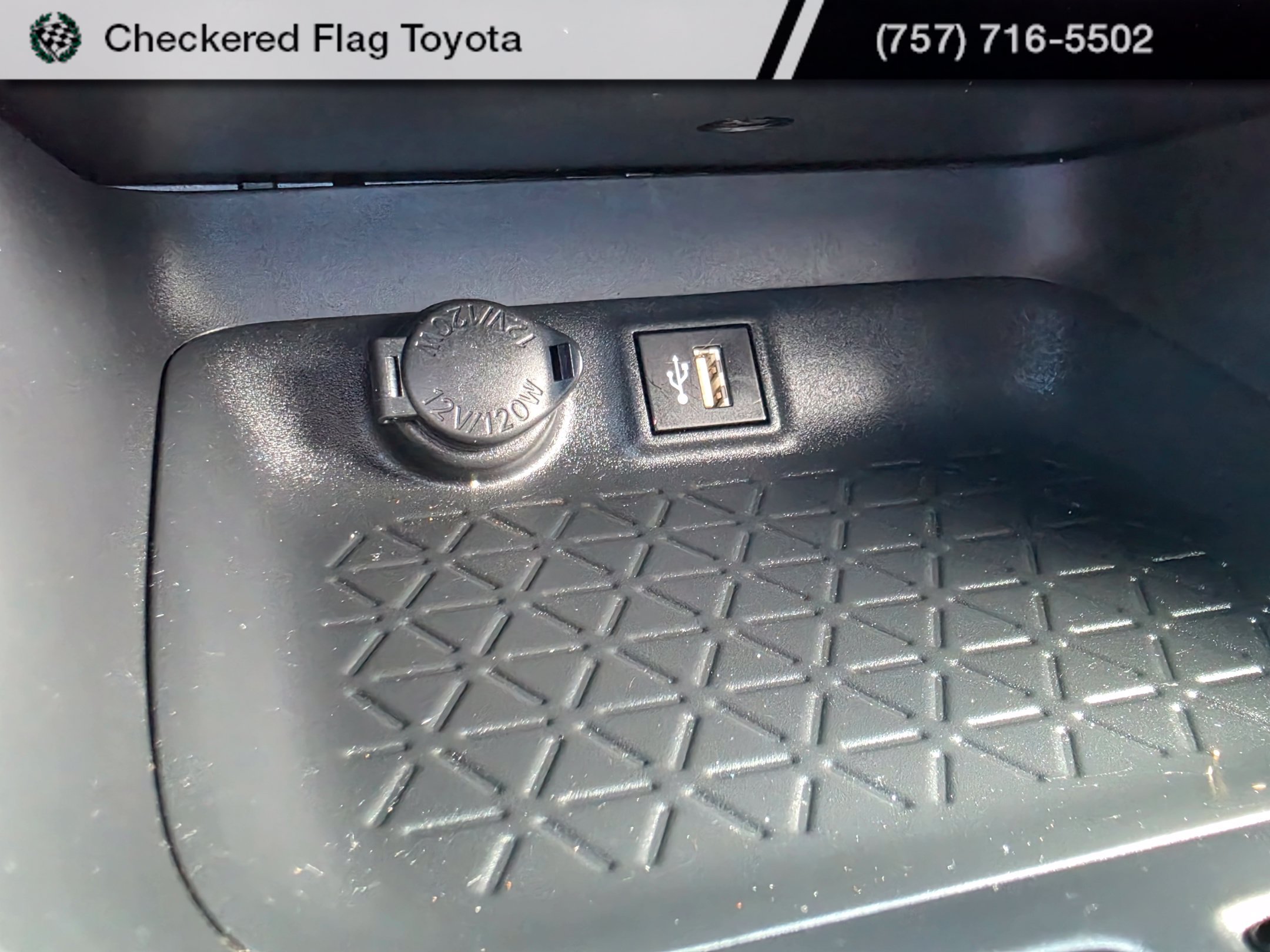 Used 2024 Toyota RAV4 SE w/ Weather & Moonroof Package AWD/4WD image 26