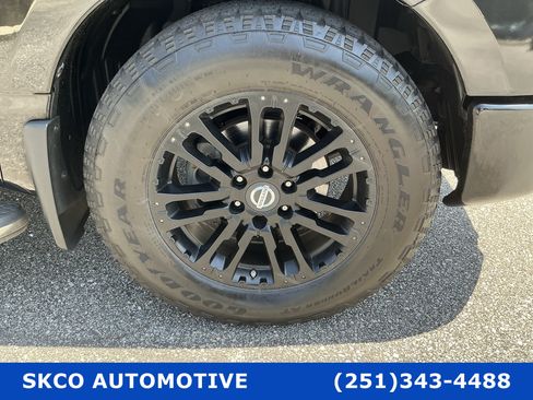 Used 2019 Nissan Titan SV w/ SV Convenience Package AWD/4WD image 9