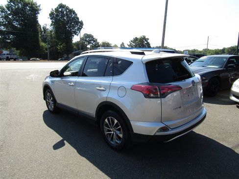Used 2016 Toyota RAV4 XLE AWD/4WD image 5