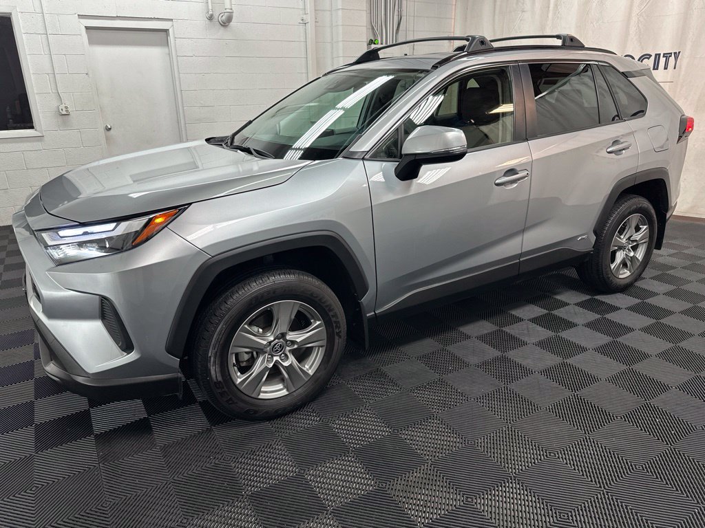 Used 2025 Toyota RAV4 XLE AWD/4WD image 5