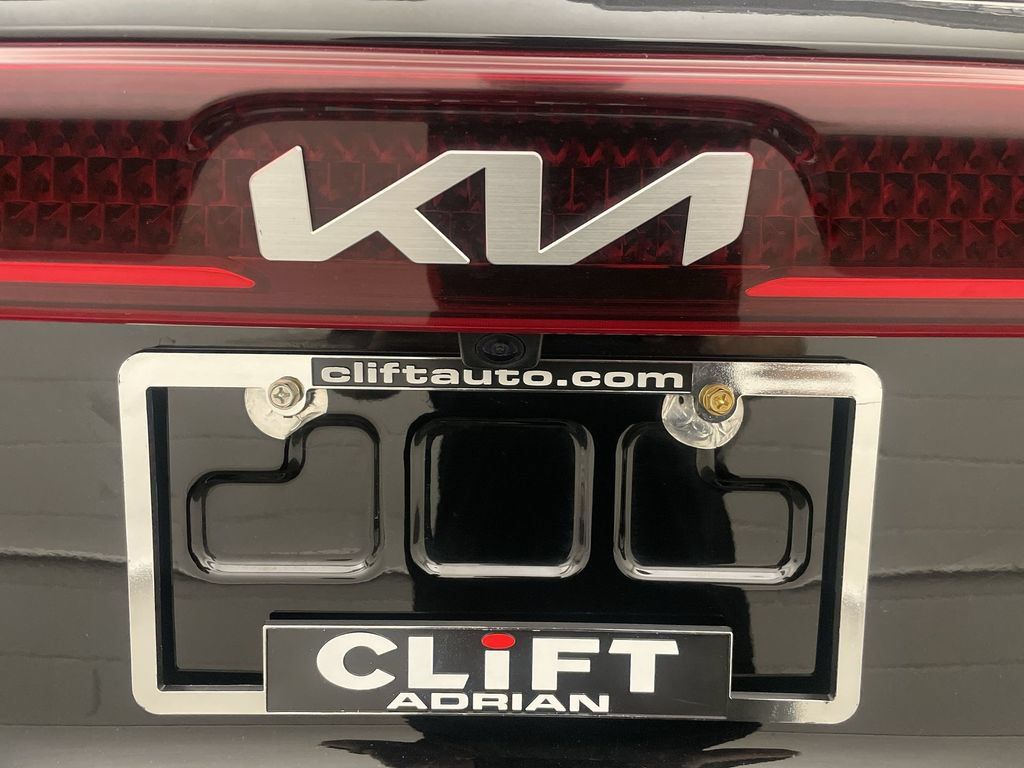 Used 2022 Kia Carnival EX FWD image 25