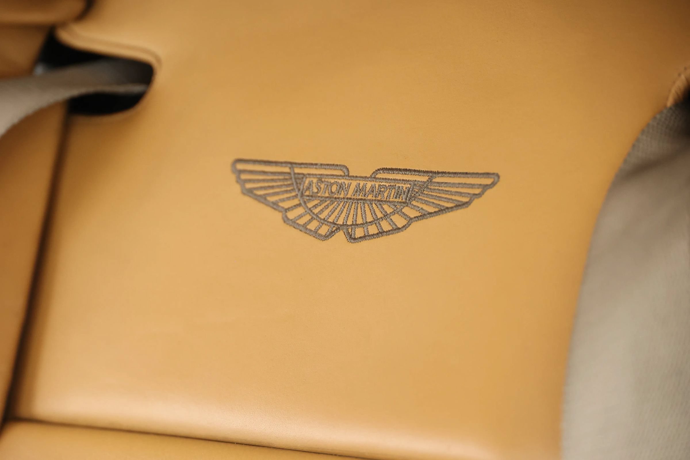 Used 2015 Aston Martin Vanquish Volante RWD image 40