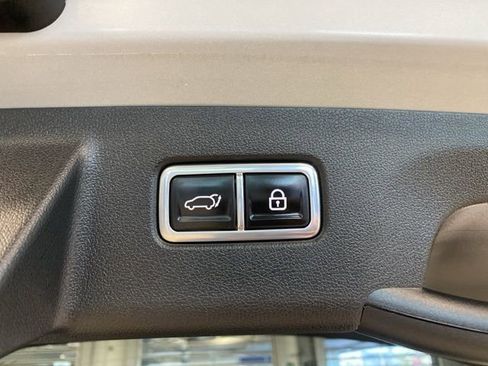 Used 2023 Kia Sorento SX image 10