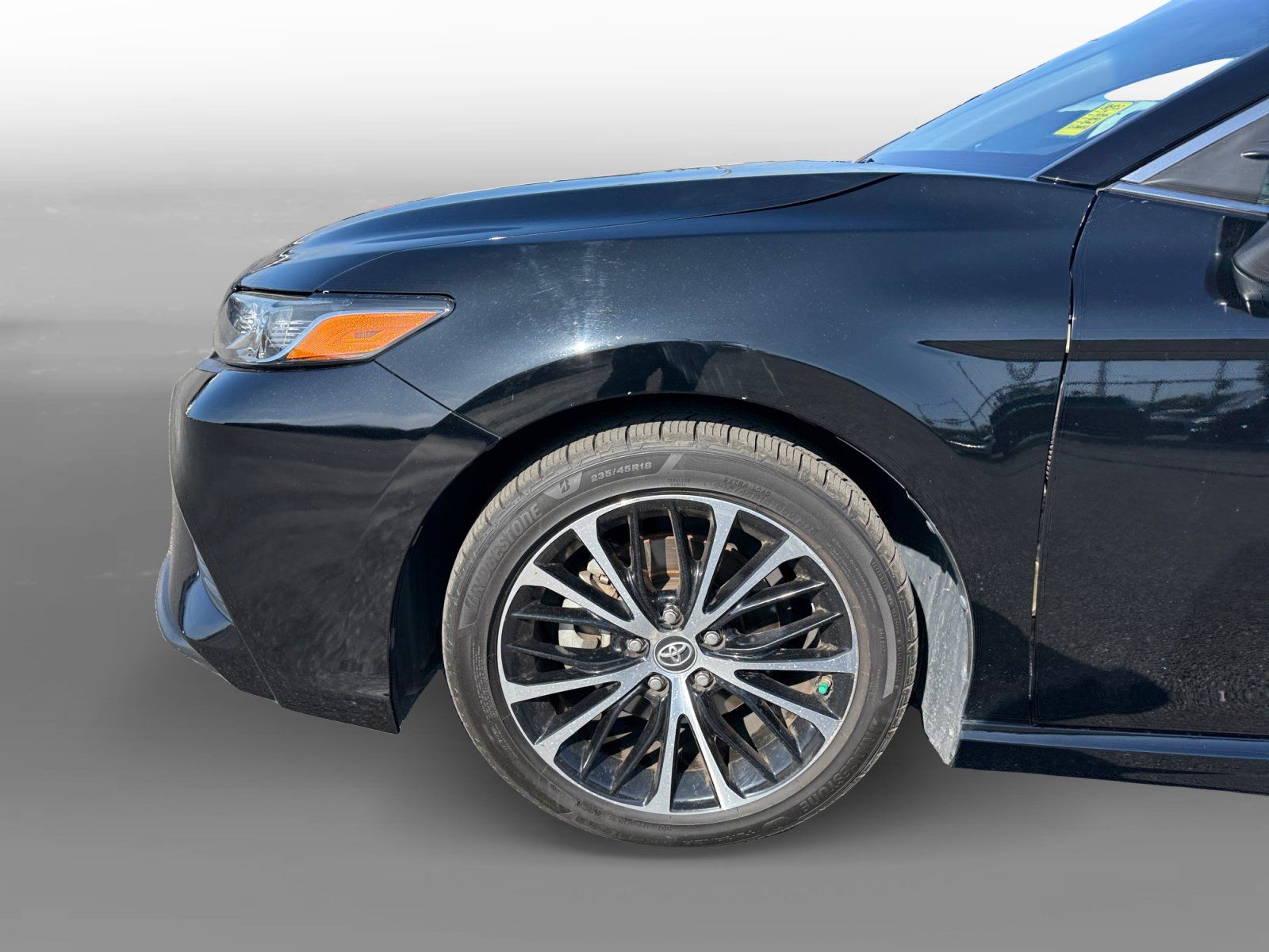 Used 2019 Toyota Camry SE w/ Carpet Mat Package FWD image 9